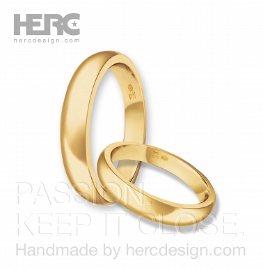 Round yellow gold wedding rings