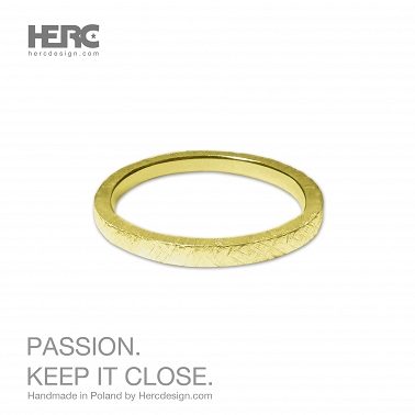Thin gold wedding ring with texture (colors)