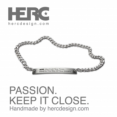 Bracelet with a tag and a quote