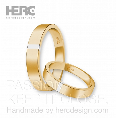 Flat wedding rings with yellow gold insert