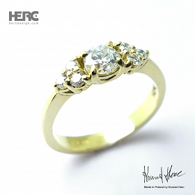 Złoty pierścionek z brylantami 0,59 ct w stylu Three Stone
